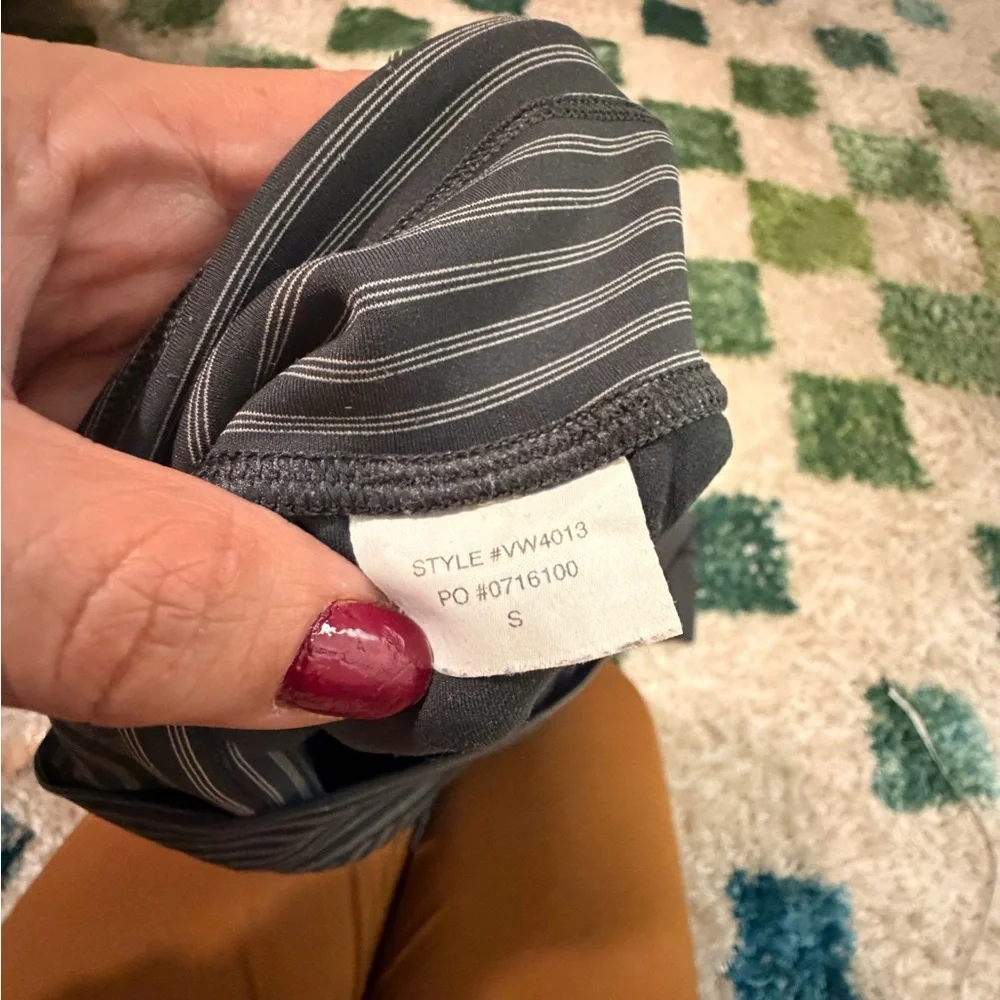 Vuori Gray Striped Leggings - Picture 7 of 7